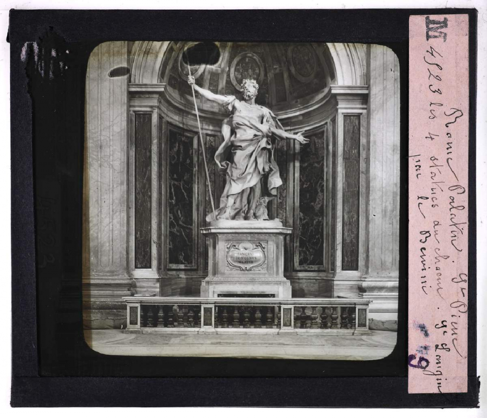 Rome. Palatin : St Pierre; les 4 statues du chœur, St Longin par le Bernini.