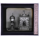 Galerie d'Apollon. Chapelle de l'ordre du St Esprit. A Baiser de paix Italie fin du 15e. B Ciboire Italie 16e s.