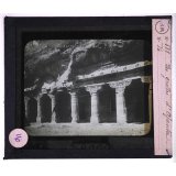 Le Bouddhisme. Les grottes d'Ajanta.