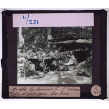 De la Somme à l'Aisne. L'ancien front, septembre 1914- mars 1917. Type d'abris dans les bois.