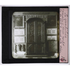 Le Mobilier en France du Moyen-Age au XIXè siècle. Armoire à deux corps fin du XVIIe s. Mus. arts déco.