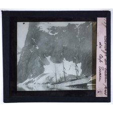 L'Expédition du Pourquoi pas? dans les régions arctiques sud-américaines. Echouage du bateau près du cap Tuxen.