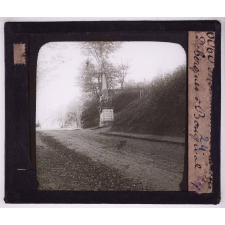 Patriotisme à travers les âges. Monument à la mémoire de Debergues à Bougival.