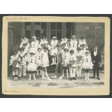 Pierrot et Colombines, le Tambourin, Arlequins et Marionnettes.