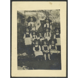 Fillettes d'une école d'Alsace. 