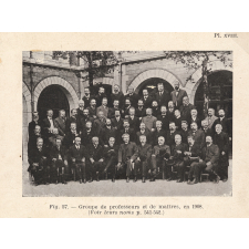 Groupe de professeurs et de maîtres, en 1908.