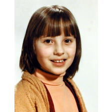 Portraits d'une écolière.