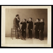 Enfants à l'Institut des Sourds-muets d'Asnières. 