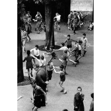Cour de récréation rue Buffon, Paris, 1956.