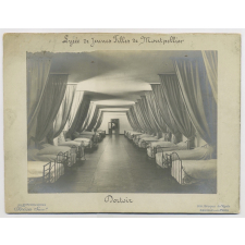 Lycée de jeunes filles de Montpellier. Parloir des internes et dortoir.