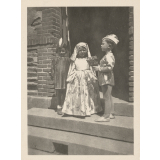 Trois enfants costumés