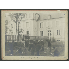 ENI de Varzy. Entretien du jardin botanique.