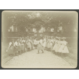Ecole des sourds muets d'Asnières. Classe maternelle de 1914.