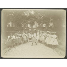 Ecole des sourds muets d'Asnières. Classe maternelle de 1914.