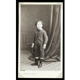 Portraits de jeunes garçons et de jeune homme. . 