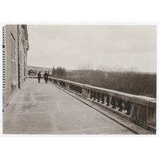 Lycée de Tournon. Terrasse de l'infirmerie et infirmerie vue du parc.