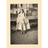 Portrait d'une fillette costumée