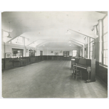 Henwick Road School. Boys' Hall et Cookery Centre.