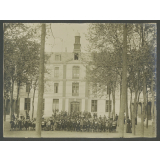 Lycée Hoche de Versailles : le petit collège et une cour du grand lycée.