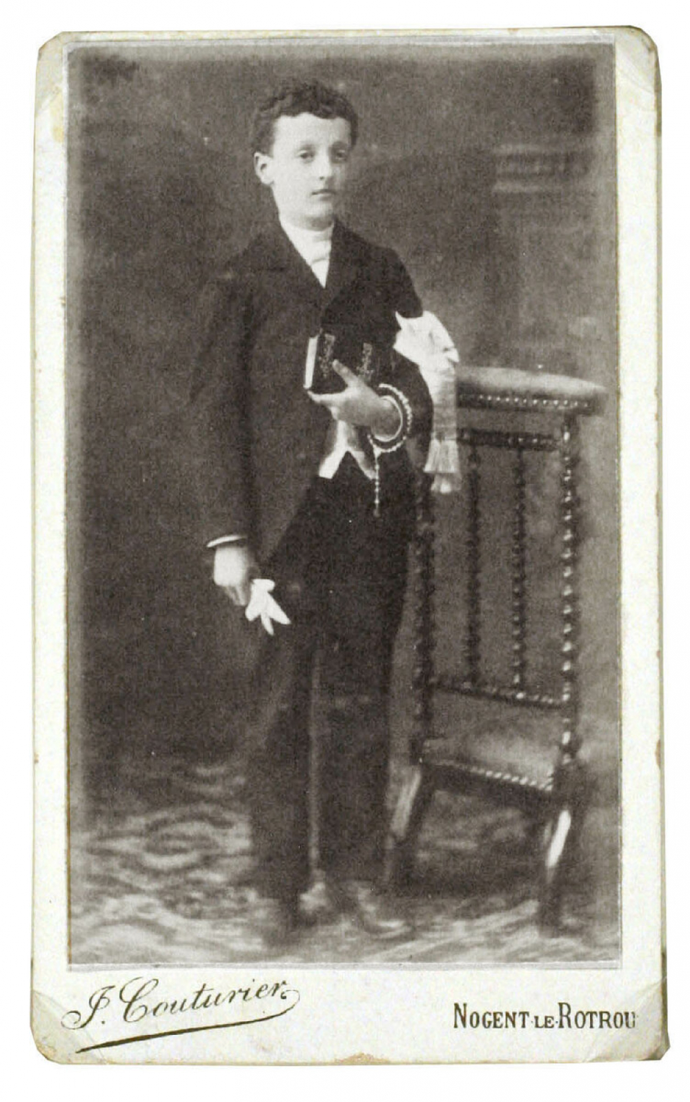 Portraits de garçons en communiant. 