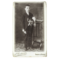 Portraits de garçons en communiant.