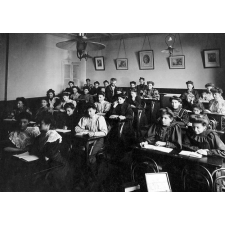 Lycée Victor Hugo, Paris. Une salle de cours.