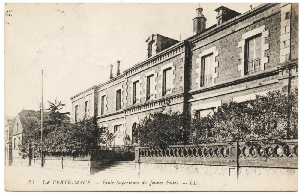 33 - La Ferté-Macé - Ecole Supérieure de jeunes Filles.