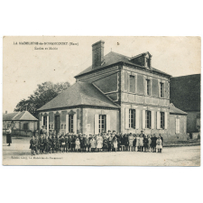 La Madeleine-de-Nonancourt (Eure) - Ecoles et Mairie.