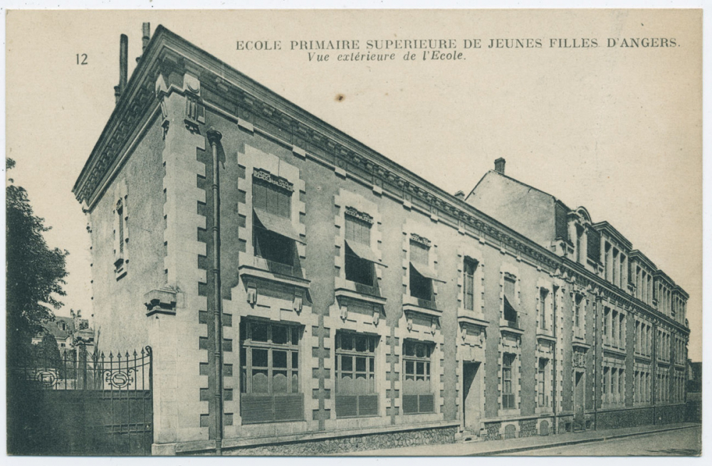 12 - Ecole Primaire Supérieure de Jeunes Filles d'Angers. Vue extérieure de l'Ecole.