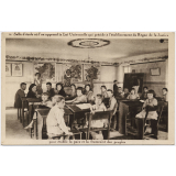 2 - Salle d'Ecole où l'on apprend la Loi Universelle qui préside à l'établissement du Règne de la Justice pour établir la paix et la fraternité des peuples.