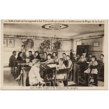 2 - Salle d'Ecole où l'on apprend la Loi Universelle qui préside à l'établissement du Règne de la Justice pour établir la paix et la fraternité des peuples.