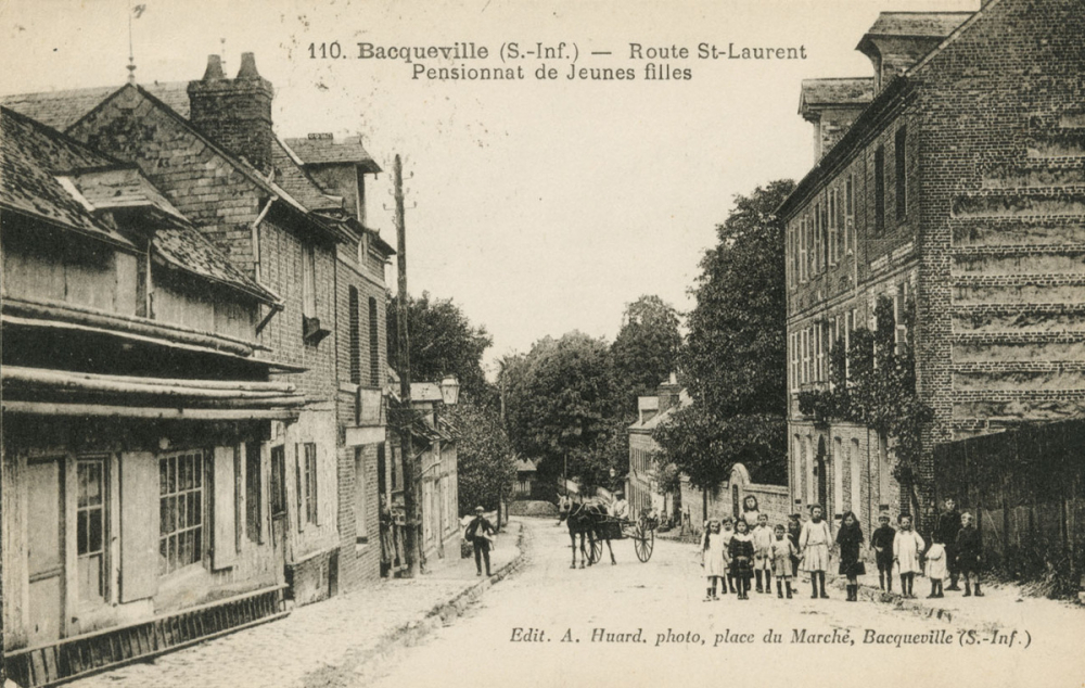 110 - Bacqueville (S.-Inf.) - Route St-Laurent - Pensionnnat de jeunes Filles.
