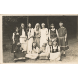 Actrices d'un spectacle de patronage: Yva ou le Triomphe de la Foi. 