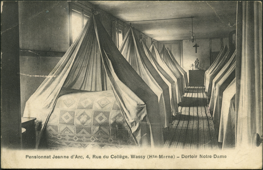 Pensionnat Jeanne d'Arc, 4, Rue du Collège, Wassy (Hte-Marne) - Dortoir Notre-Dame.