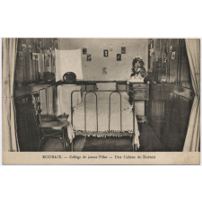 Roubaix - Collège de jeunes Filles - Une Cabine du Dortoir.