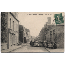 9 - La-Haye-Pesnel (Manche) - Ecole des Filles.