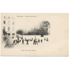 Versailles - Ecole Saint-Jean - Cour des petits internes.