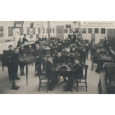 33 - Passy-Froyennes - La salle de jeux de la 4e division.