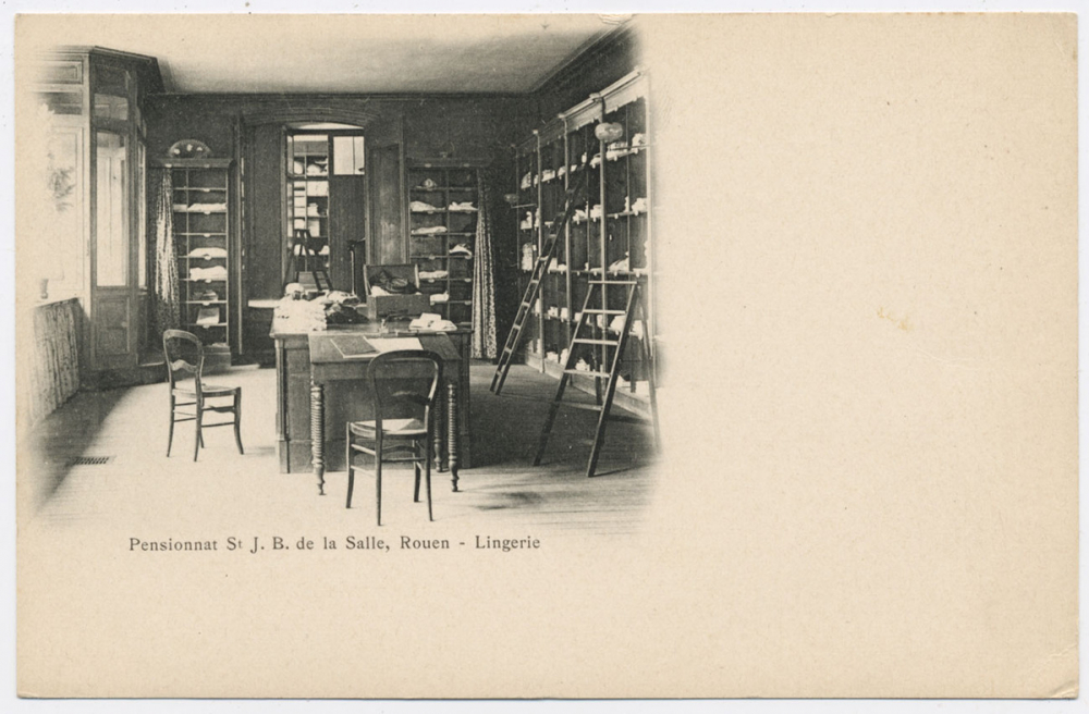 Pensionnat St J.-B. de la Salle, Rouen - Lingerie.