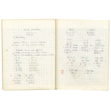 Cahier de devoirs mensuels.