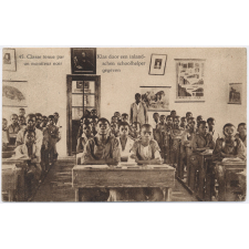 45 - Classe tenue par un moniteur noir - Klas door een inlandschen schoolhelper gegeven.