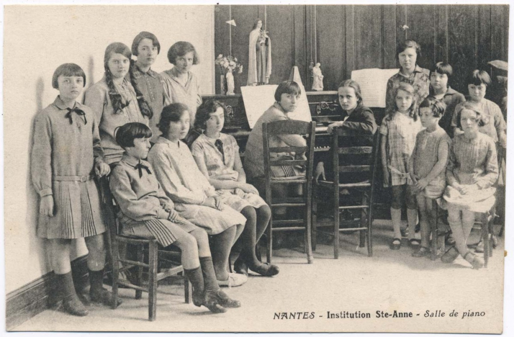Nantes - Institution Ste-Anne - Salle de piano.