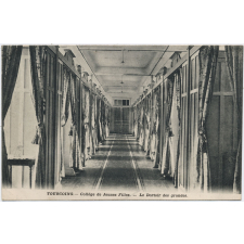 Tourcoing - Collège de jeunes Filles - Le Dortoir des grandes.