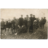 Photo de famille à la plage. 