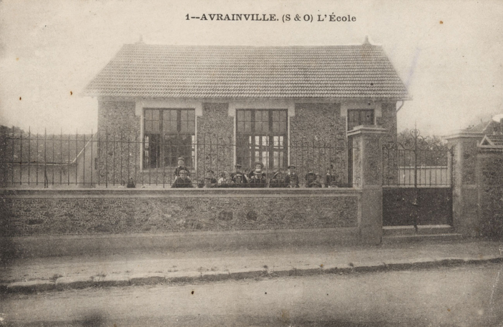 1 - Avrainville (S & O) - L'Ecole.