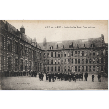 Aire-sur-la-Lys - Institution Ste Marie, Cour intérieure.