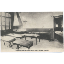 Ecole Primaire Supérieure de Mouy (Oise) - Salle de Sciences.