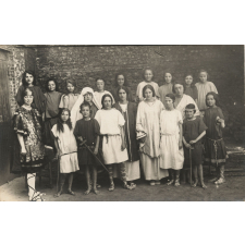 Actrices d'un spectacle de patronage.