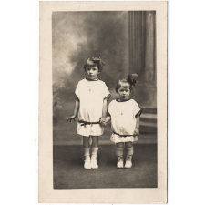 Portrait de deux soeurs.