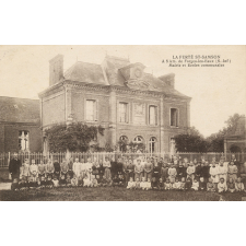 La Ferté-St-Samson - A 5 km de Forges-les-Eaux (S.-Inf.) - Mairie et Ecoles communales.